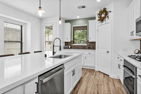 $469,500 | 335 Great Hills Drive, Montgomery, TX 77316