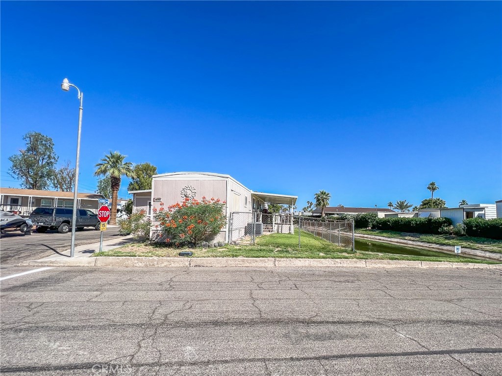 650 Channel Way, Unit 650 Needles, CA 92363 - Photo 55 of 60 a view of a basketball court