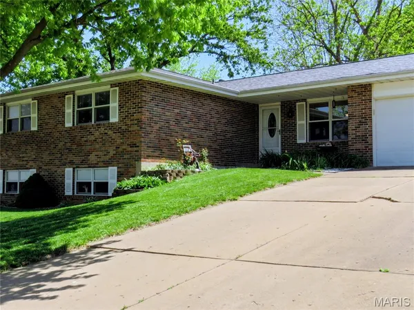 $359,900 | 1604 Tamarack Drive, St. Charles, MO 63301