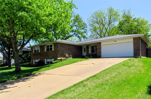 $359,900 | 1604 Tamarack Drive, St. Charles, MO 63301