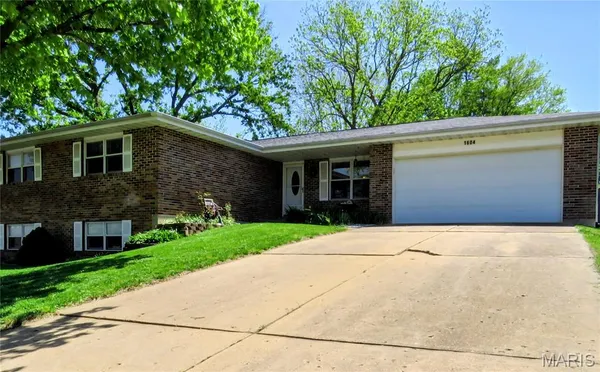 $359,900 | 1604 Tamarack Drive, St. Charles, MO 63301