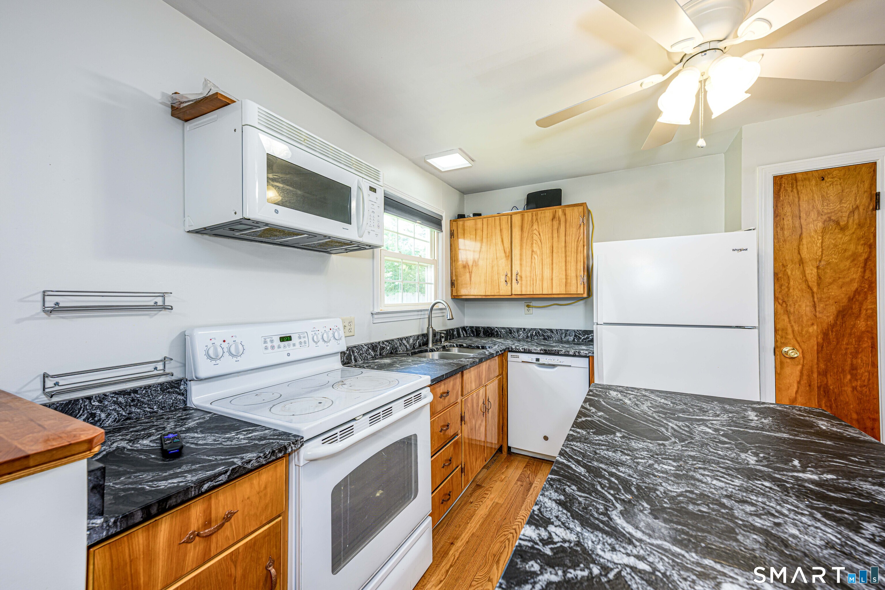 91 Nicholas Road Wallingford, CT 06492 - Photo 12 of 31