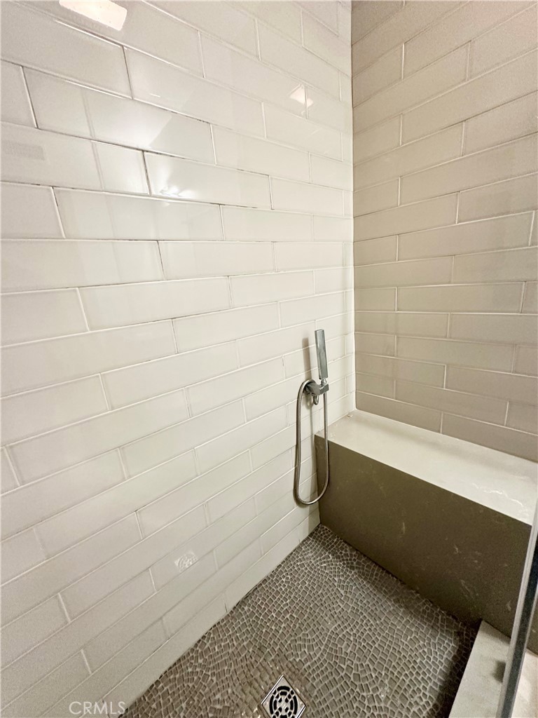 301 Ashland Avenue, Unit 4 Santa Monica, CA 90405 - Photo 20 of 24 a bathroom with a bathtub and a shower