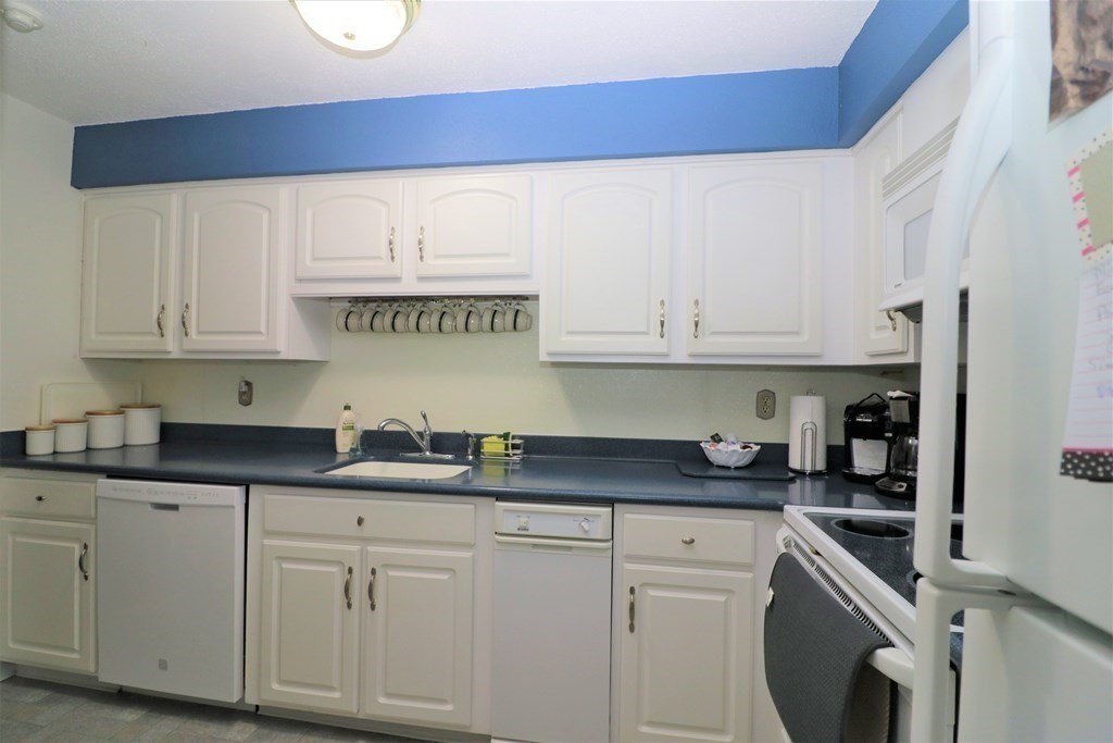 181 Littleton Road, Unit 10 Chelmsford, MA 01824 - Photo 5 of 26 Gallery Image 5
