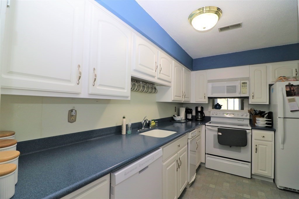 181 Littleton Road, Unit 10 Chelmsford, MA 01824 - Photo 7 of 26 Gallery Image 7