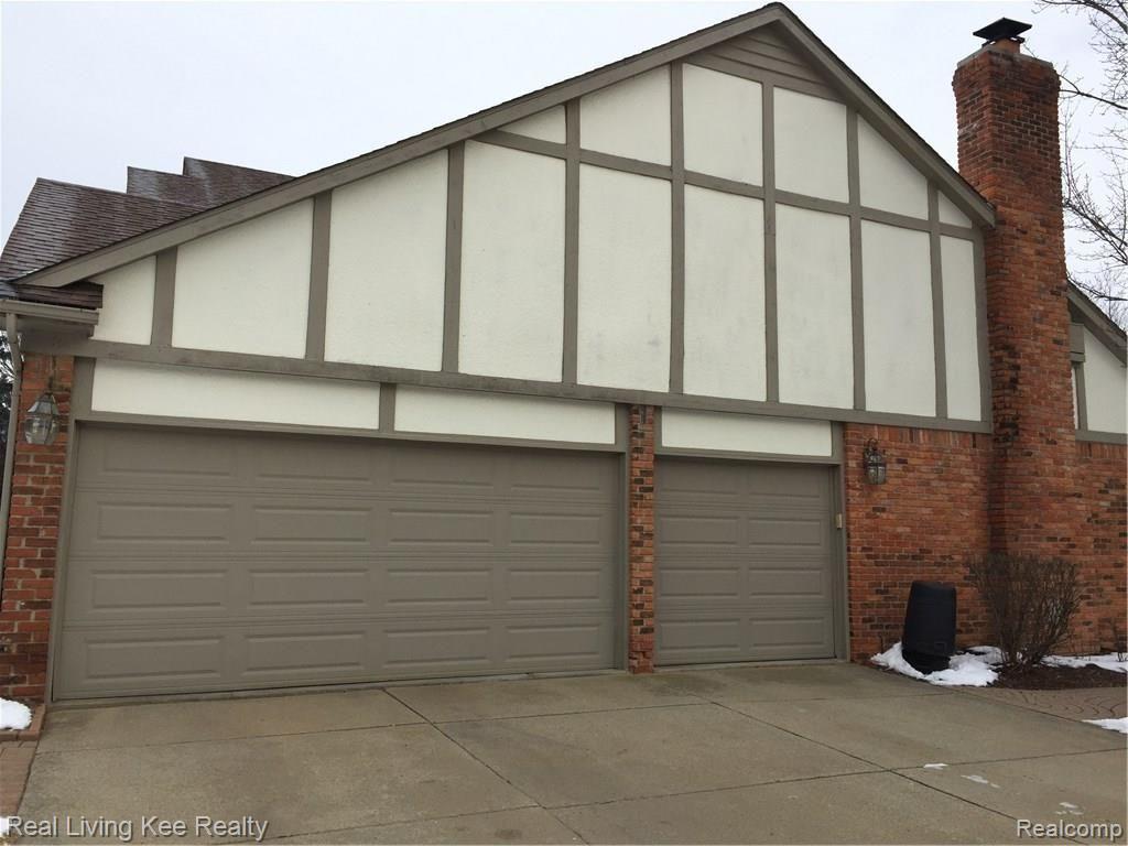 1739 Rapids Way Rochester Hills, MI 48309 - Photo 2 of 31