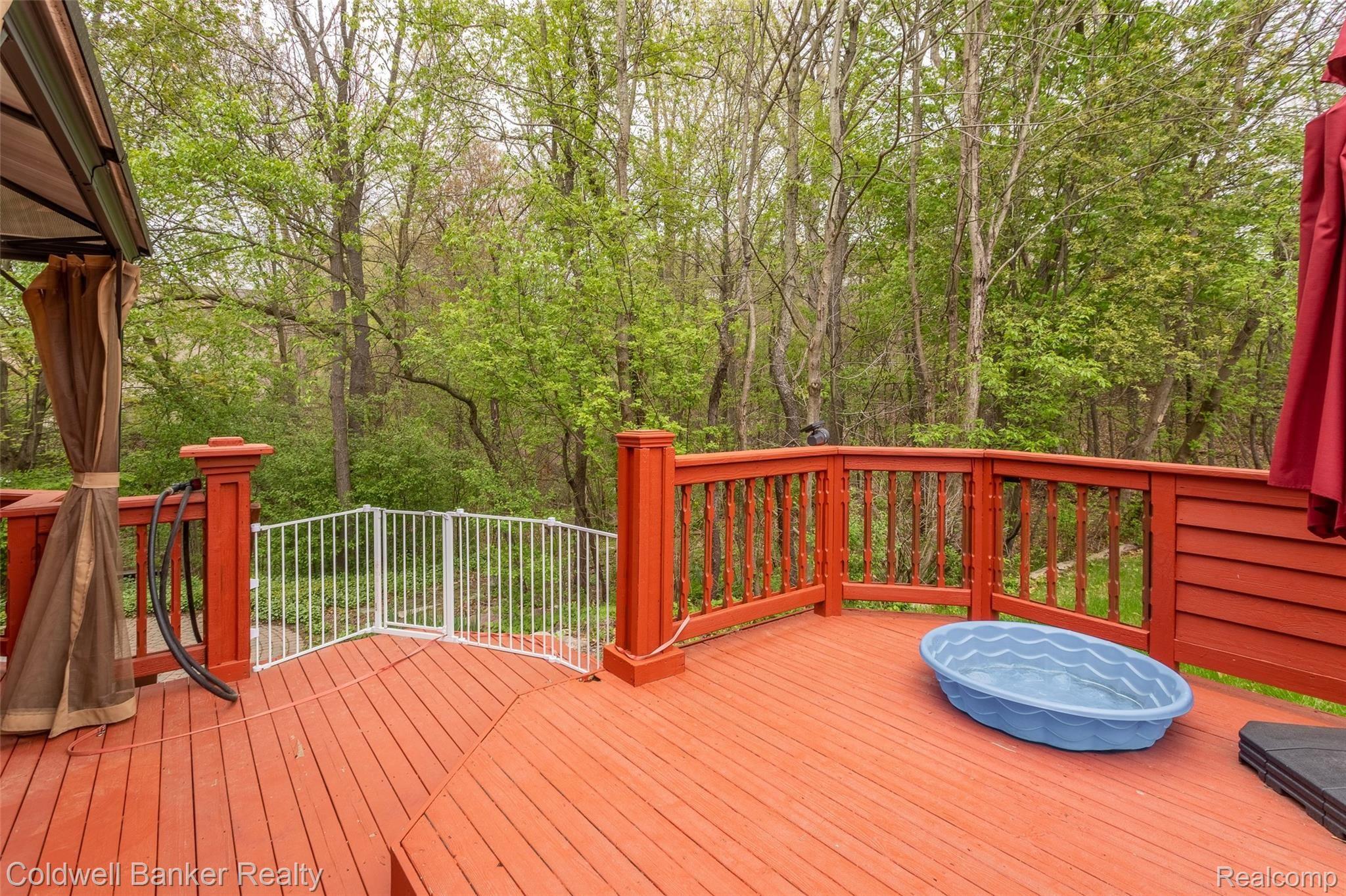 78 Eagle Ridge Road Lake Orion, MI 48360 - Photo 29 of 33 Deck off Family Room 2.jpg
