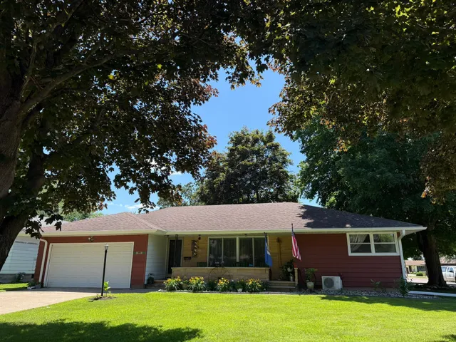 $219,500 | 498 7th Street Southwest, Wells, MN 56097