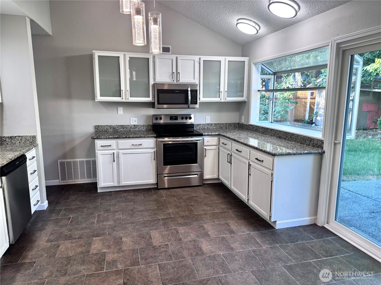 19656 Southeast 259th Street Covington, WA 98042 - Photo 3 of 17