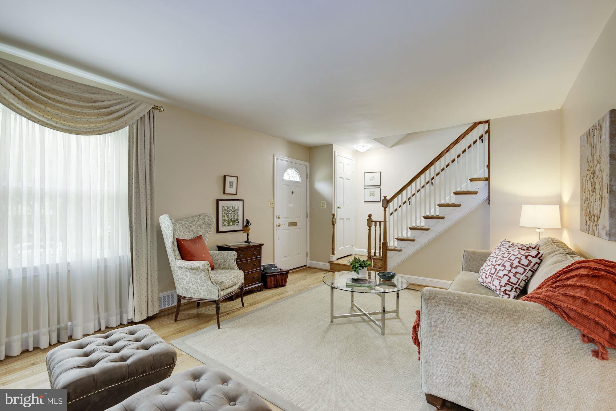 9308 Colesville Road Silver Spring, MD 20901 - Photo 3 of 41 Living Room