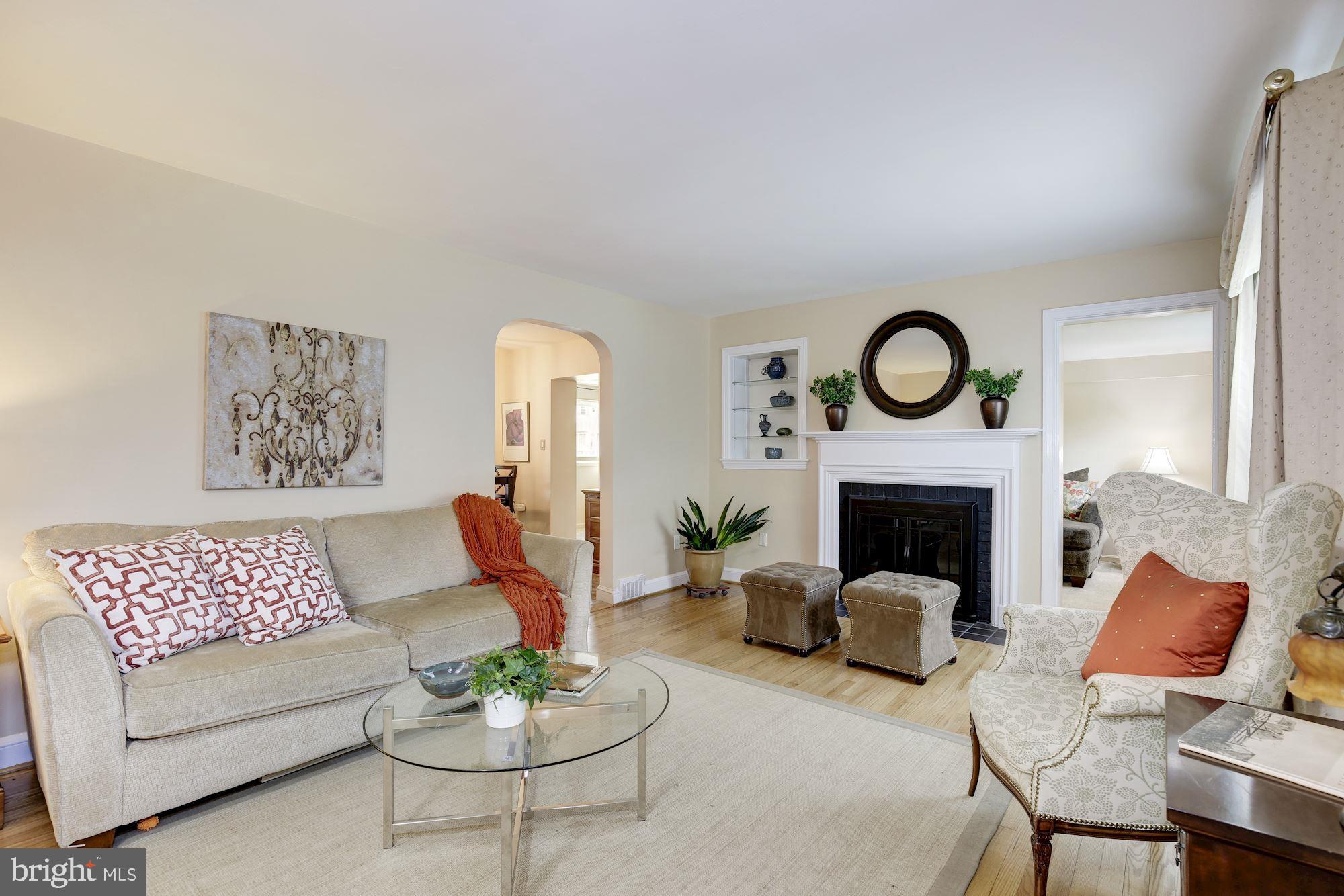 9308 Colesville Road Silver Spring, MD 20901 - Photo 4 of 41 Living Room