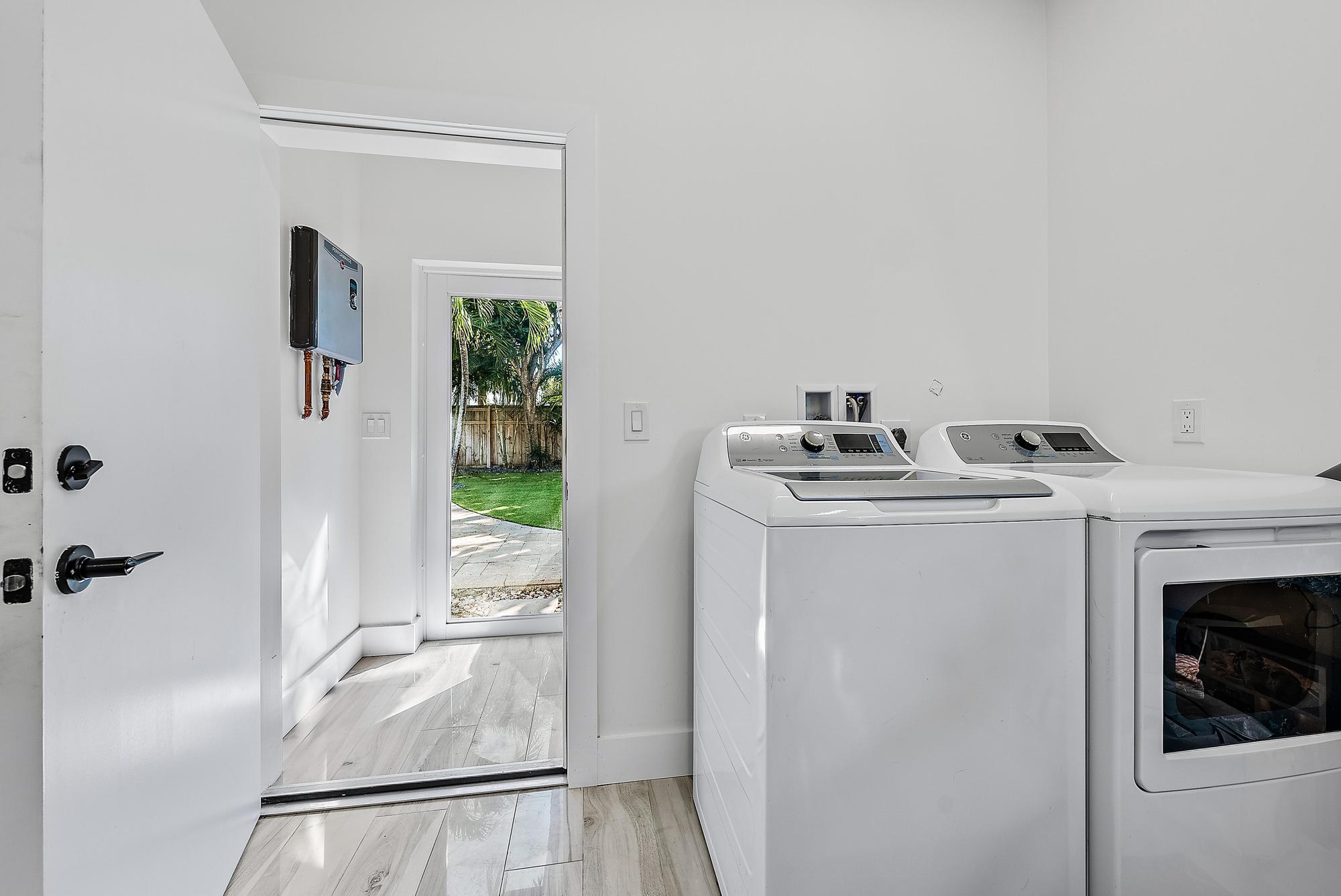 330 Franklin Road West Palm Beach, FL 33405 - Photo 10 of 29 330 Franklin Rd -13