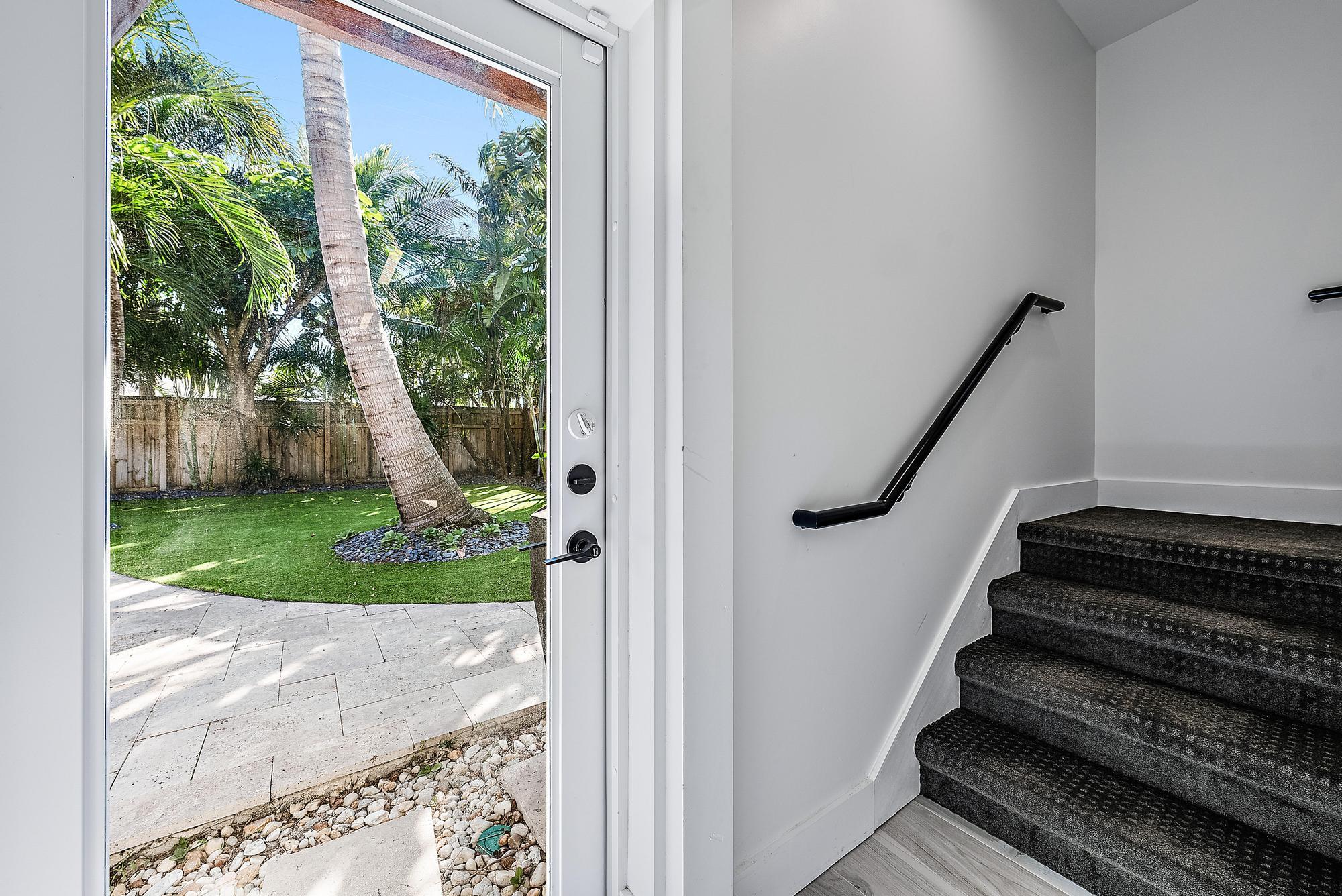 330 Franklin Road West Palm Beach, FL 33405 - Photo 11 of 29 330 Franklin Rd -14