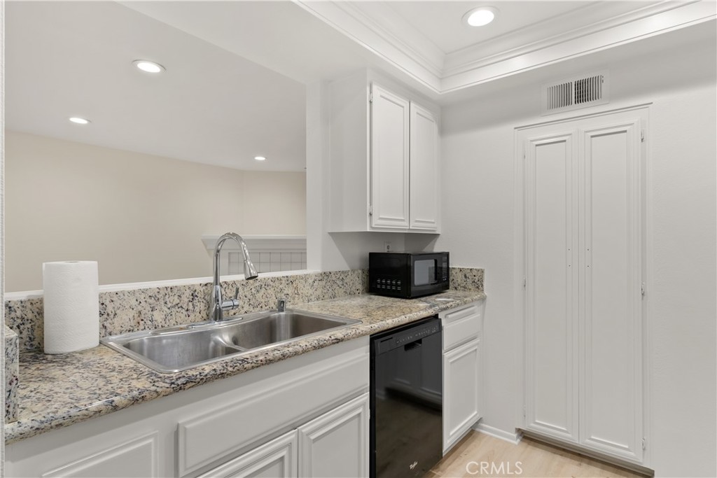 66 Christamon South Irvine, CA 92620 - Photo 4 of 29