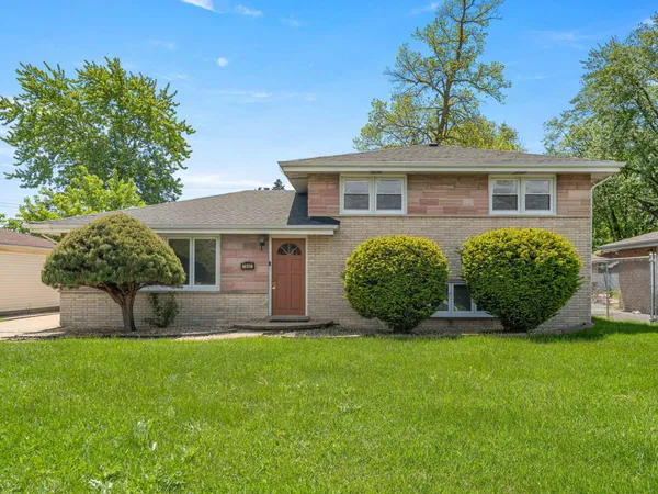 $355,000 | 7907 74th Street, Bridgeview, IL 60455