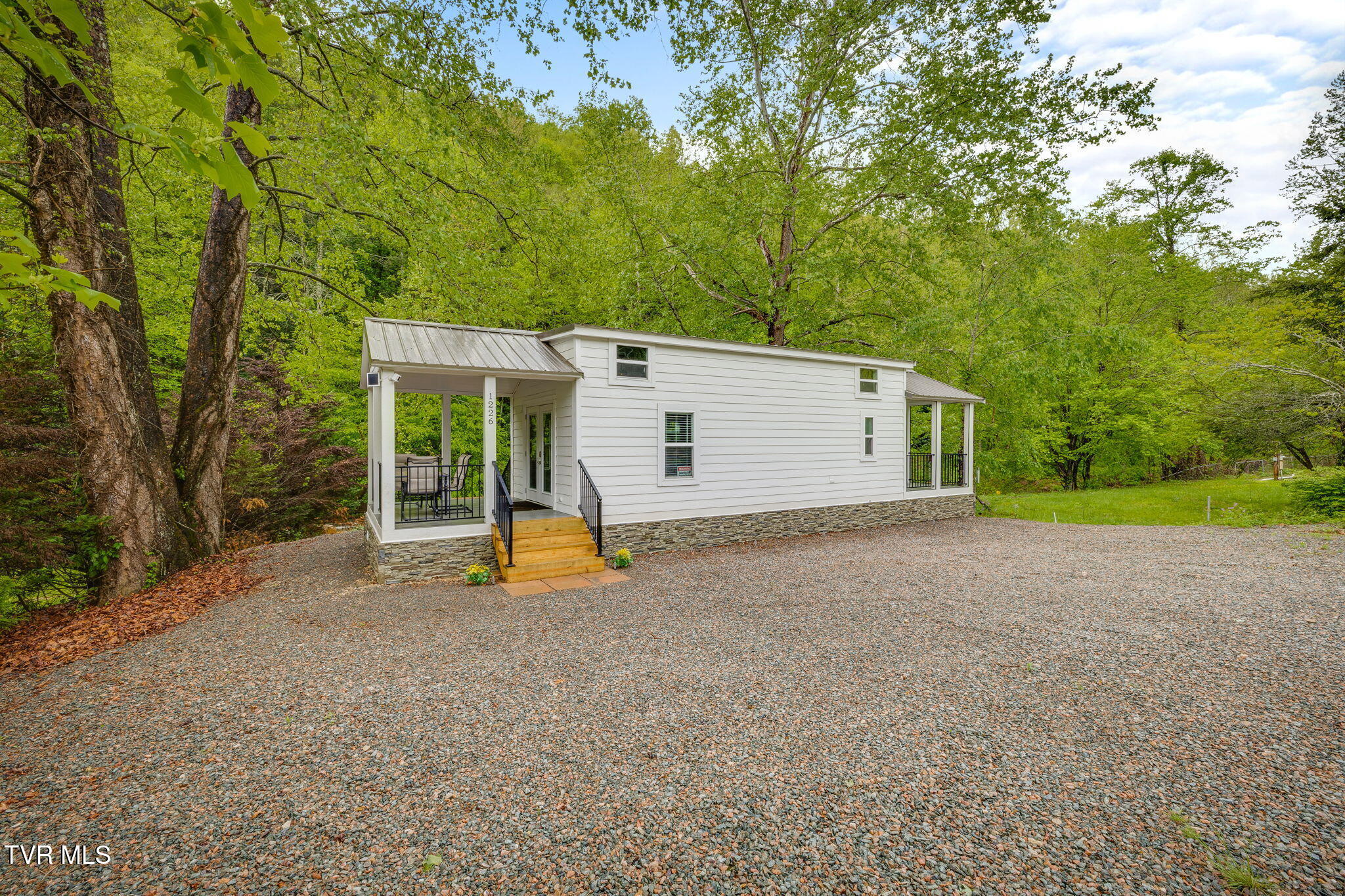 1226 Doe Creek Road, Unit 13 Butler, TN 37640 - Photo 11 of 40 002