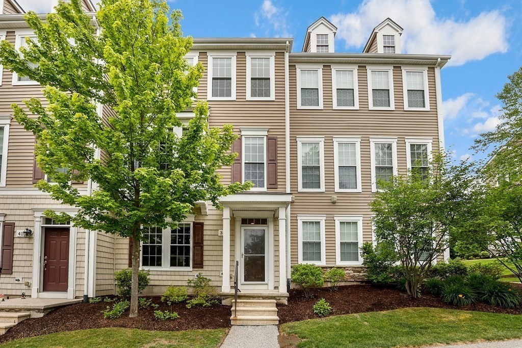 33 Jacob Way, Unit 33 Reading, MA 01867 - Photo 1 of 33