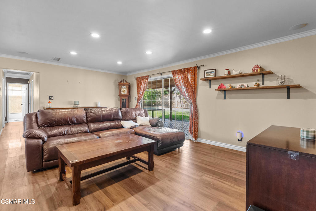 2161 Cutler Street Simi Valley, CA 93065 - Photo 11 of 52