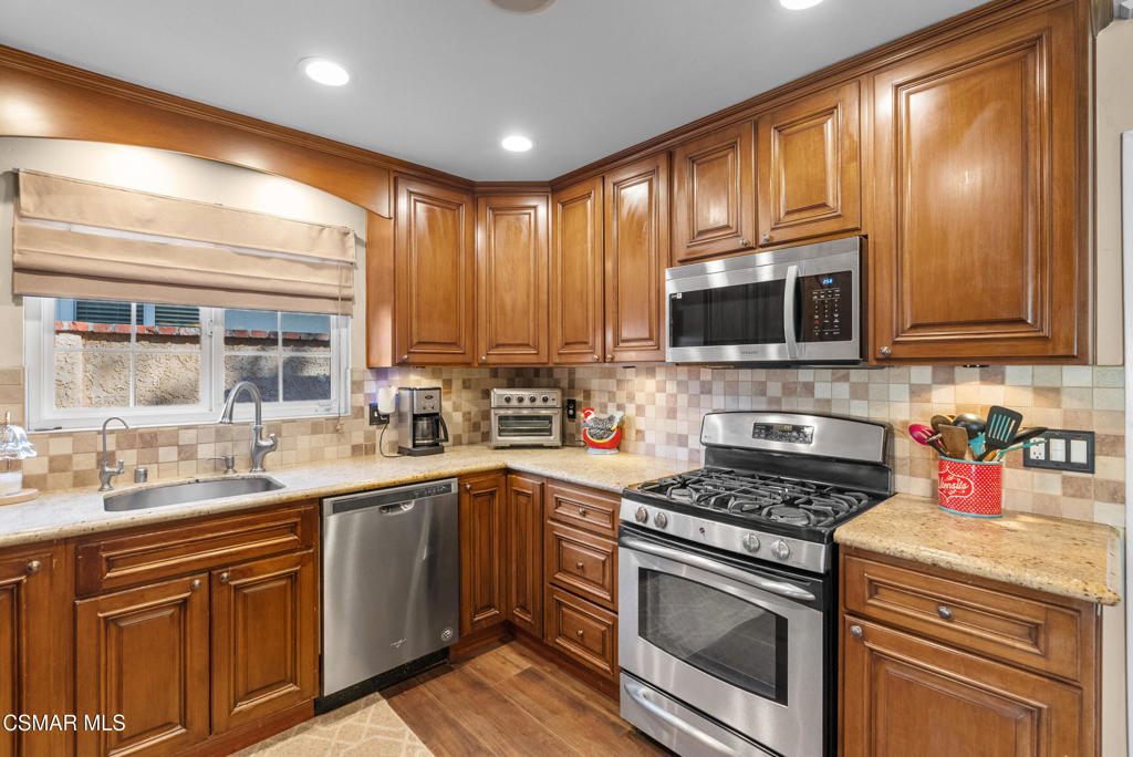 2161 Cutler Street Simi Valley, CA 93065 - Photo 16 of 52