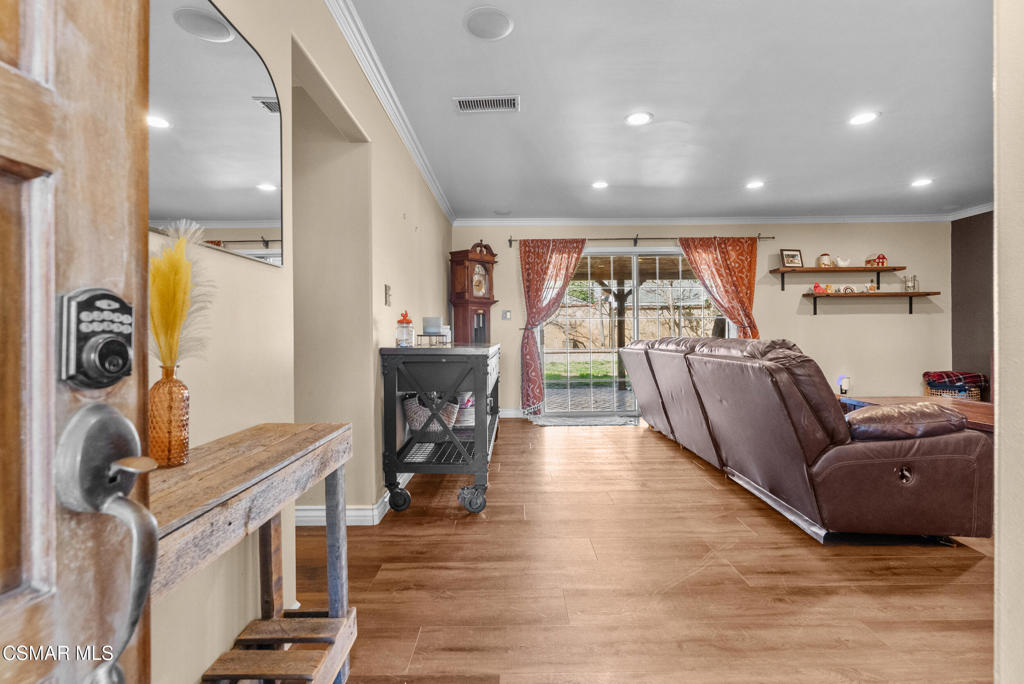 2161 Cutler Street Simi Valley, CA 93065 - Photo 6 of 52