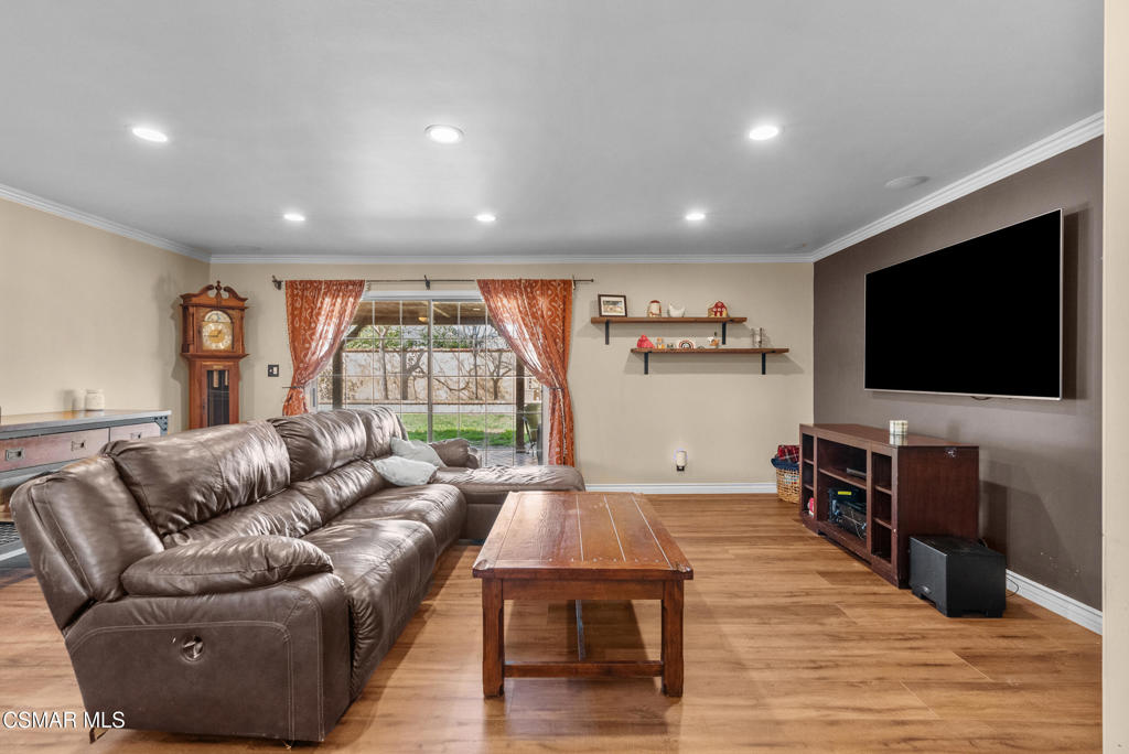 2161 Cutler Street Simi Valley, CA 93065 - Photo 7 of 52