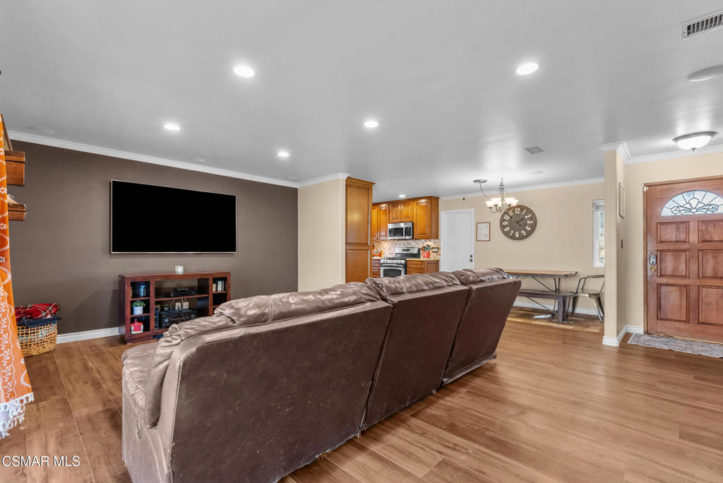 2161 Cutler Street Simi Valley, CA 93065 - Photo 9 of 52