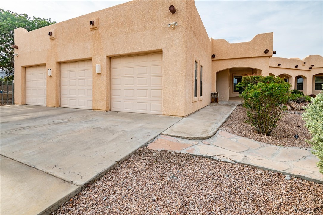1009 Riata Valley Circle Kingman, AZ 86409 - Photo 2 of 50 Gallery Image 2