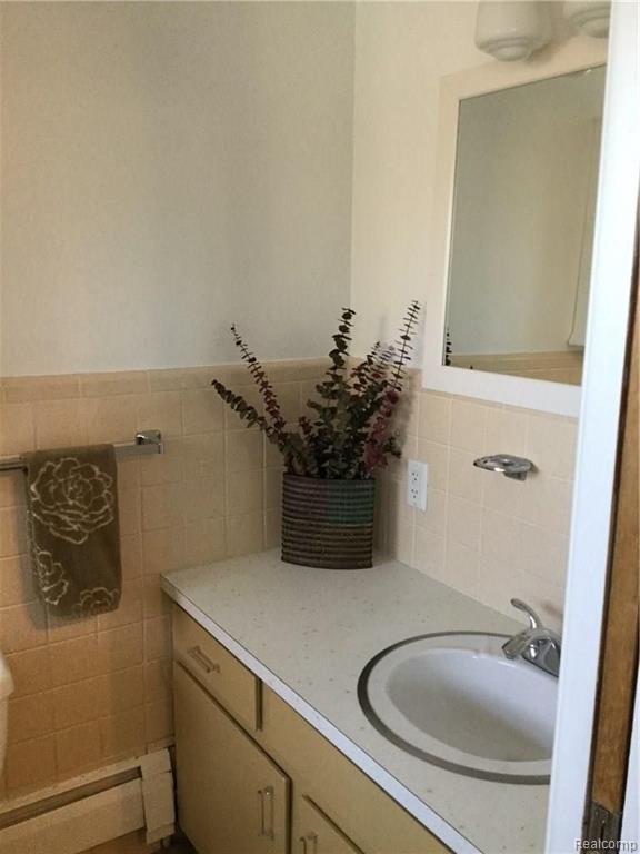 22999 West Seven Mile Road, Unit 18 Detroit, MI 48219 - Photo 2 of 12
