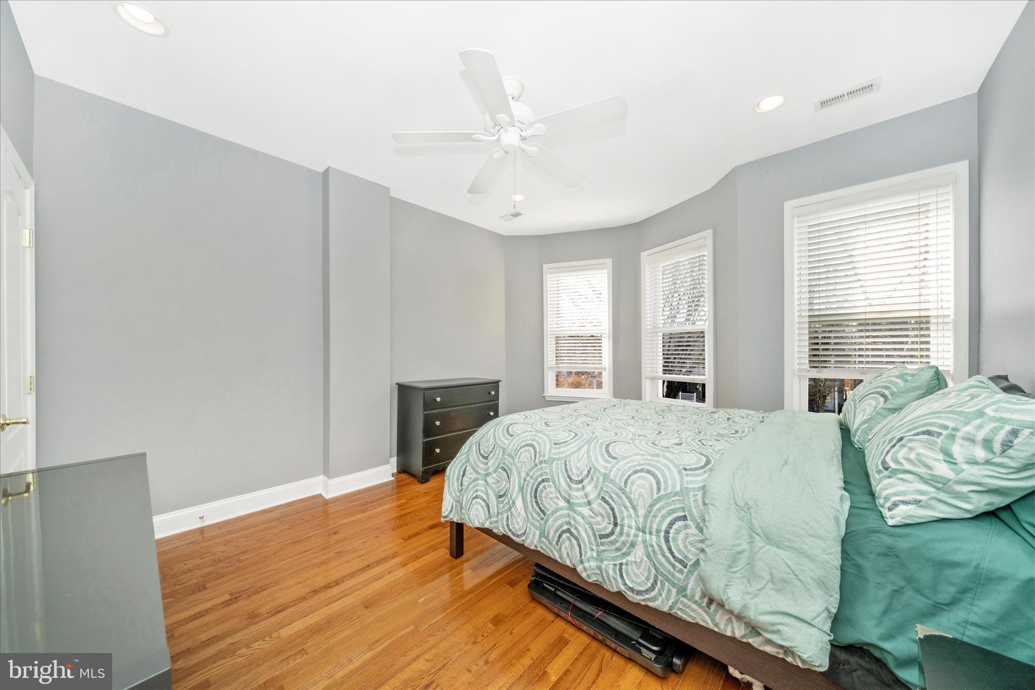 3535 Roland Avenue Baltimore, MD 21211 - Photo 29 of 55 Bedroom 2