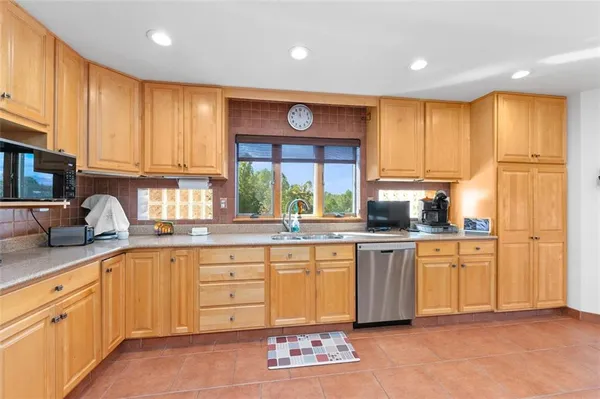 $999,999 | 4050 Adelaide Hill, Connellsville, PA 15425