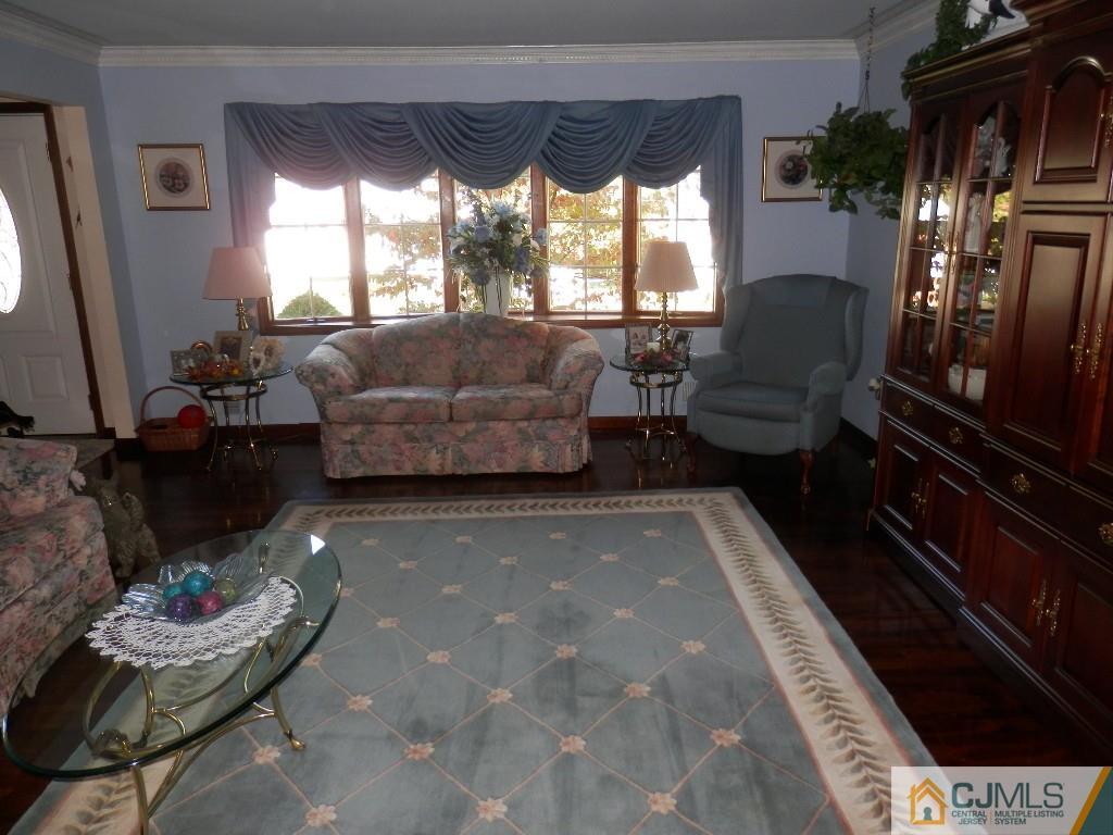 53 Oxford Road Colonia, NJ 07067 - Photo 2 of 17 Gallery Image 2