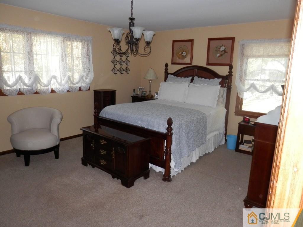 53 Oxford Road Colonia, NJ 07067 - Photo 11 of 17 Gallery Image 11