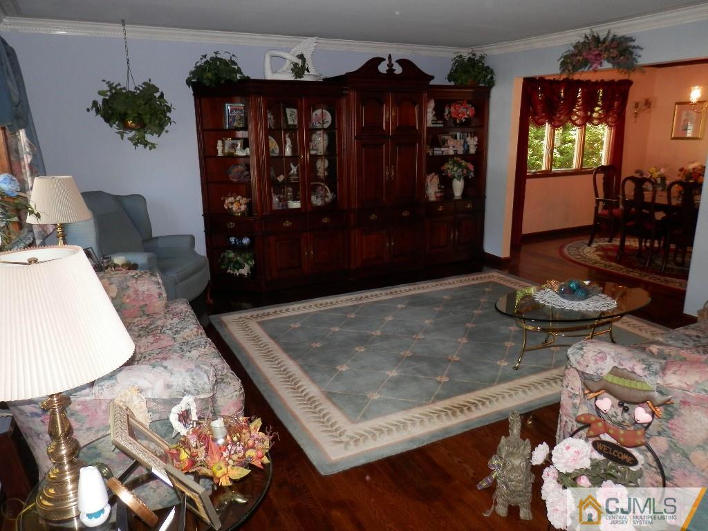 53 Oxford Road Colonia, NJ 07067 - Photo 3 of 17 Gallery Image 3