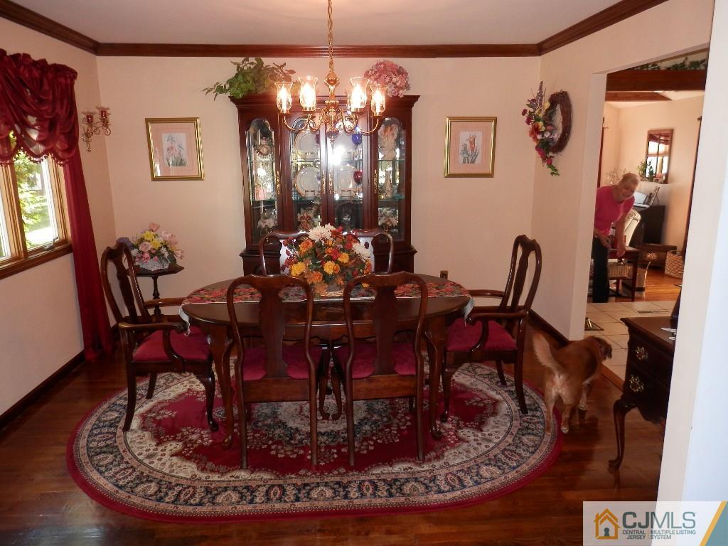 53 Oxford Road Colonia, NJ 07067 - Photo 5 of 17 Gallery Image 5