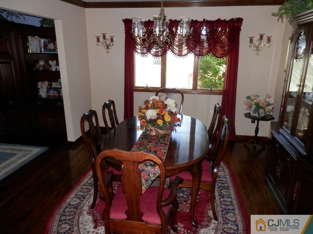 53 Oxford Road Colonia, NJ 07067 - Photo 7 of 17 Gallery Image 7