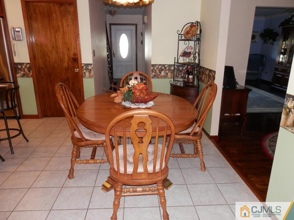 53 Oxford Road Colonia, NJ 07067 - Photo 8 of 17 Gallery Image 8