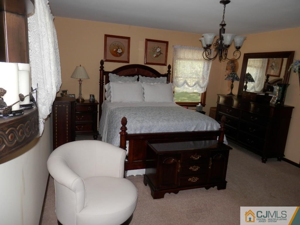 53 Oxford Road Colonia, NJ 07067 - Photo 10 of 17 Gallery Image 10