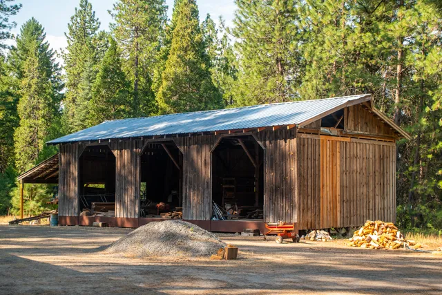 a view of the entrance of the house