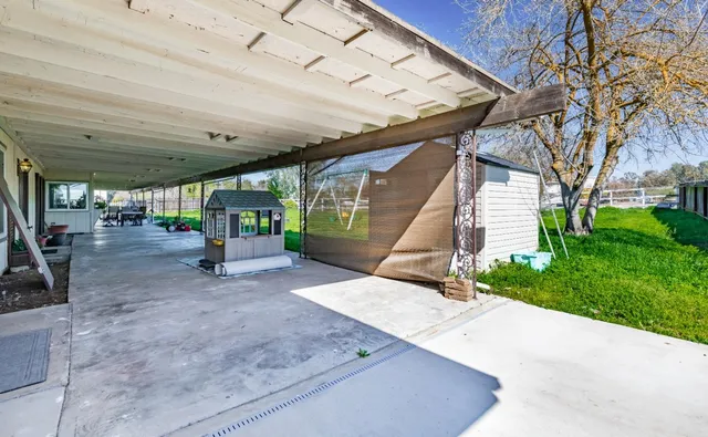 a view of building with outdoor space