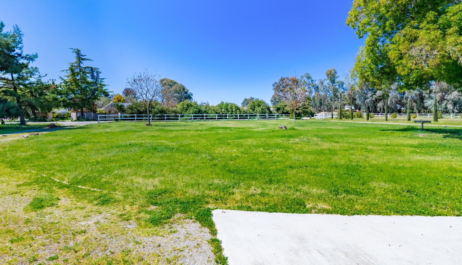 16993 Jennifer Court Madera, CA 93636 - Photo 40 of 55 a view of building with outdoor space