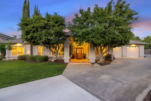 $779,000 | 2833 East Laura Court, Visalia, CA 93292