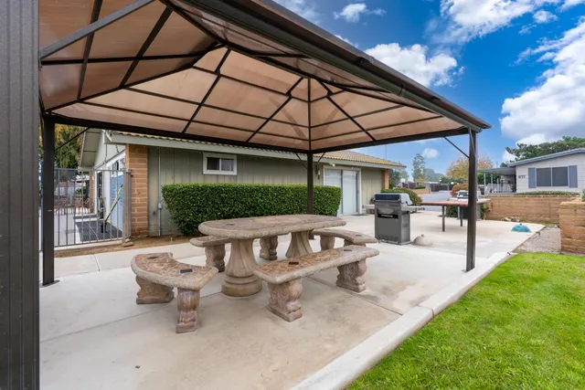 $189,900 | 2706 West Ashlan Avenue, Unit 264, Fresno, CA 93705