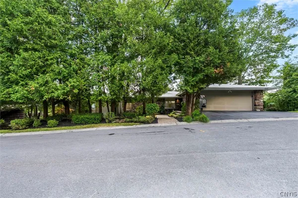 $499,900 | 8616 Melvin Drive South, Lysander, NY 13027