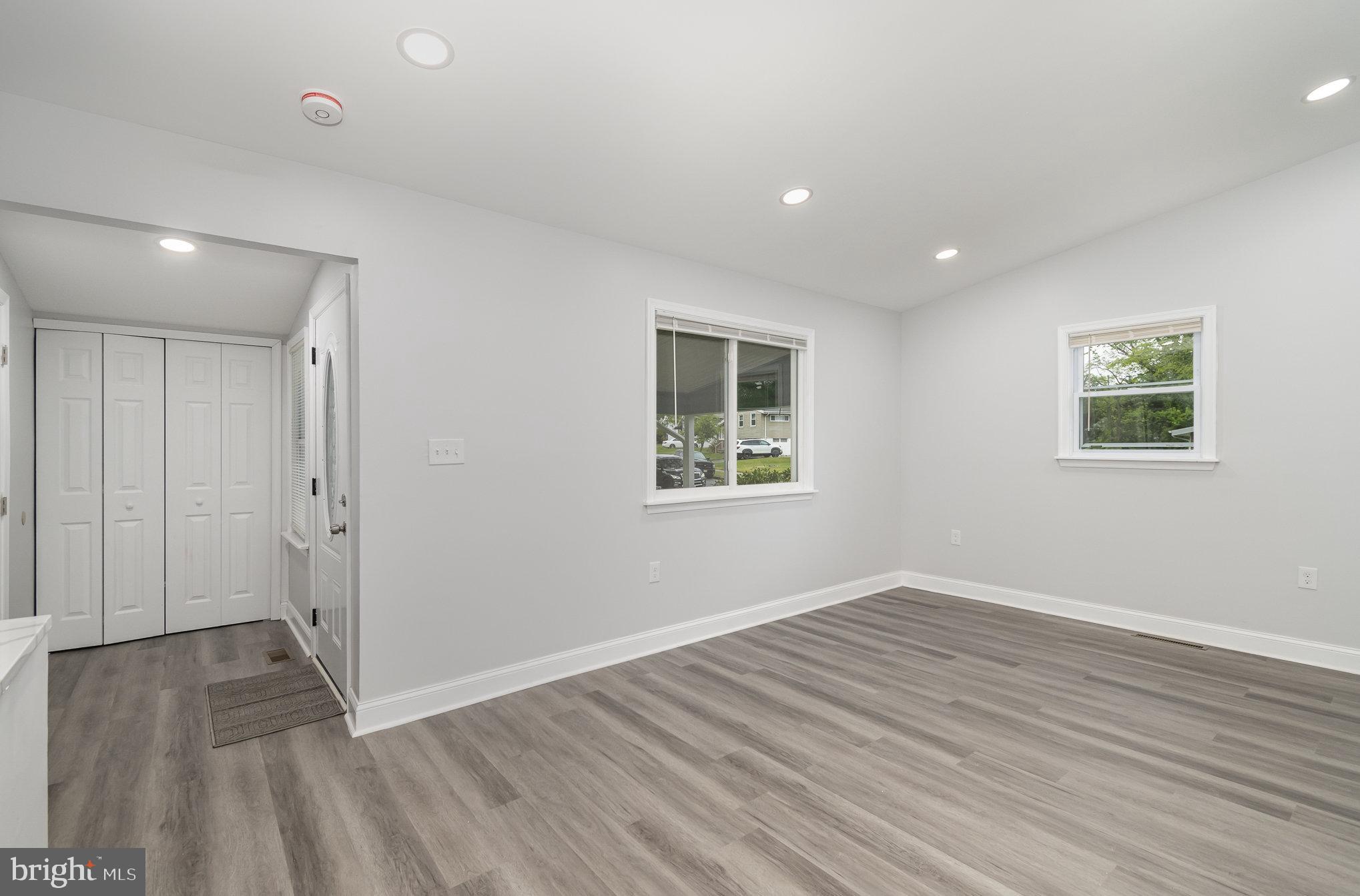 8409 Charlton Road Randallstown, MD 21133 - Photo 5 of 28 Foyer/LivingRoom