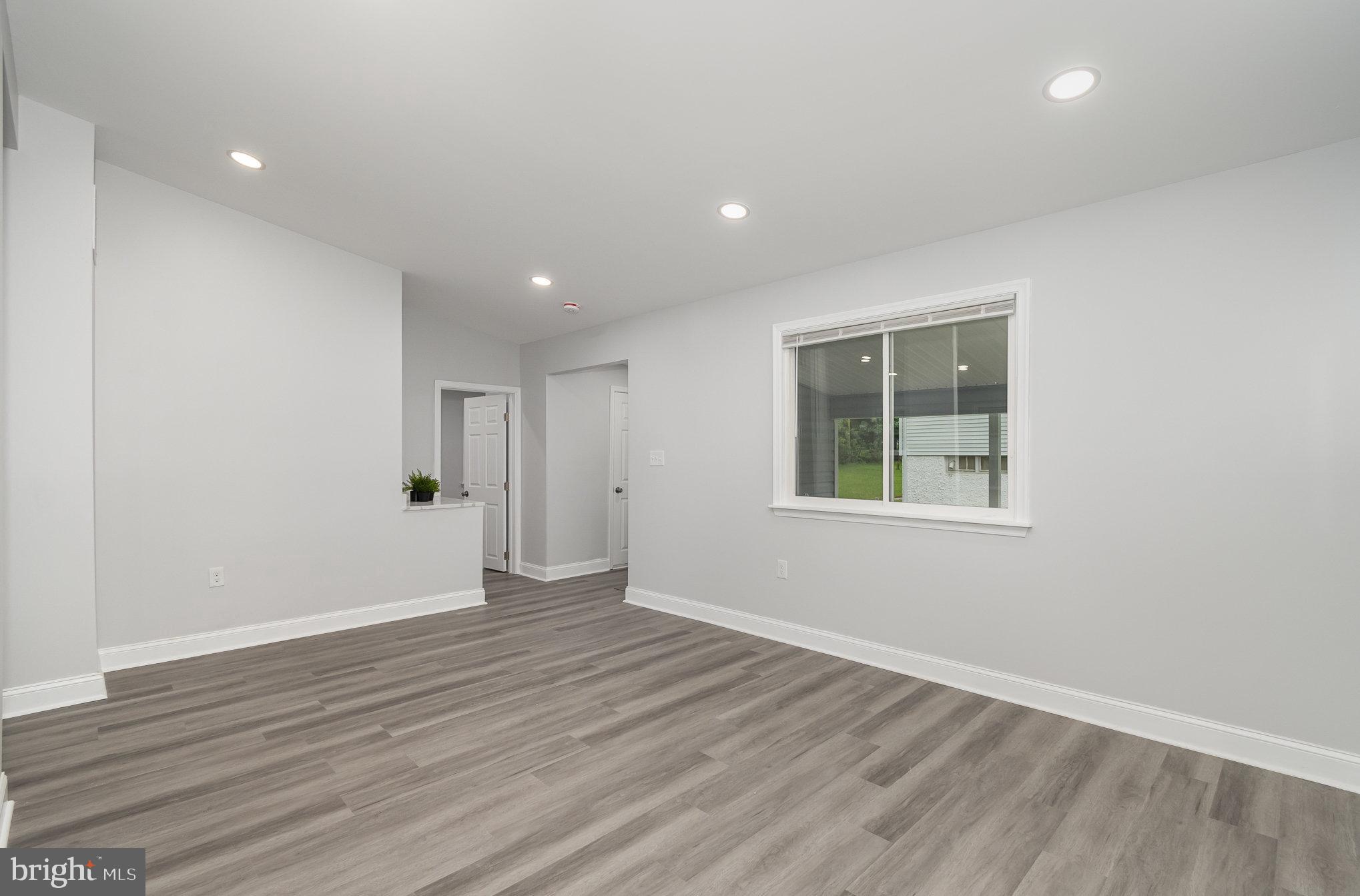 8409 Charlton Road Randallstown, MD 21133 - Photo 6 of 28 Living Rm/Foyer