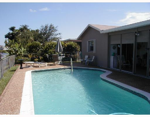 22480 Southwest 66th Avenue Boca Raton, FL 33428 - Photo 6 of 9 View