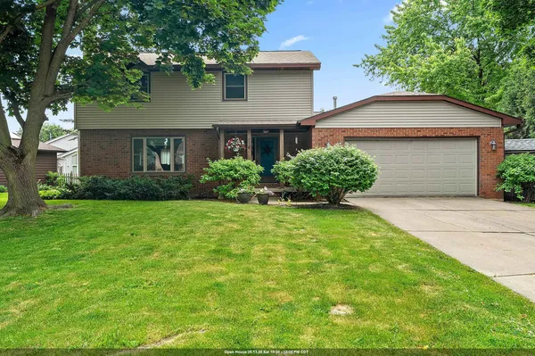 $419,900 | 716 Eau Claire Place, De Pere, WI 54115
