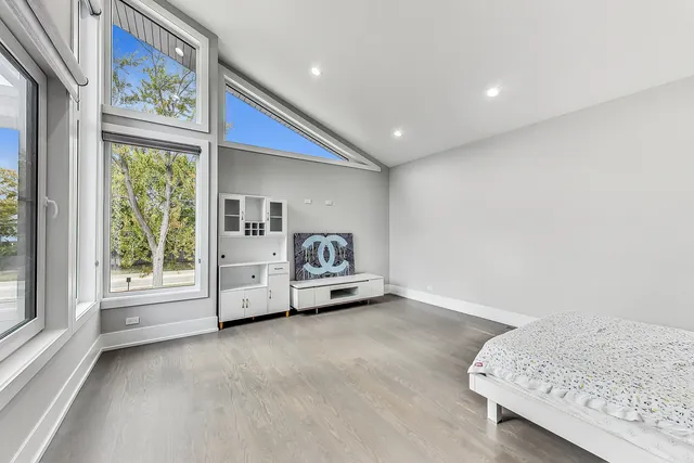a view of livingroom with furniture and windows
