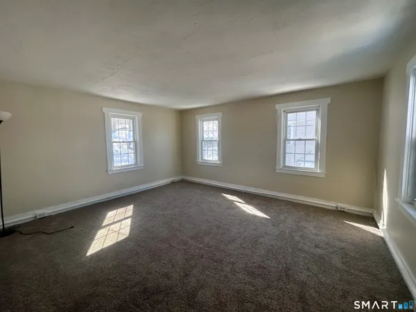 a view of empty room with window