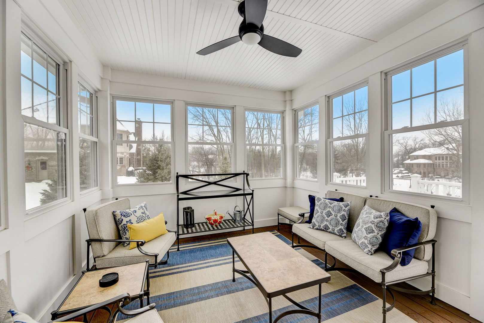 20940 West Summit Drive Kildeer, IL 60047 - Photo 16 of 62 a living room with furniture and a large window